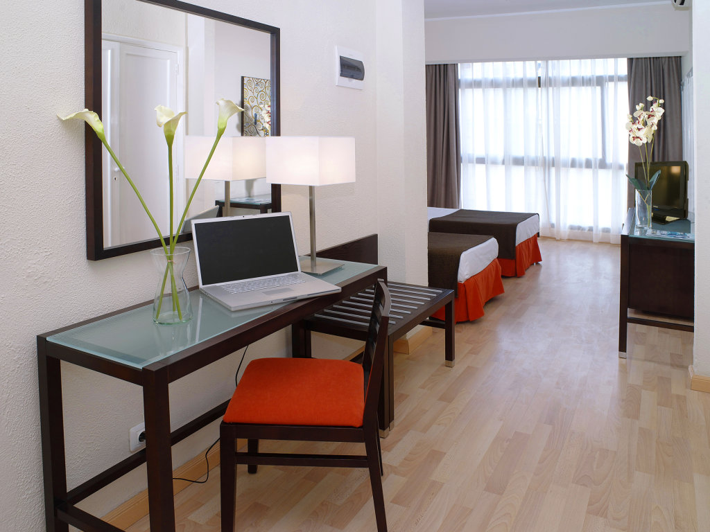 Adonis Hotel Pelinor