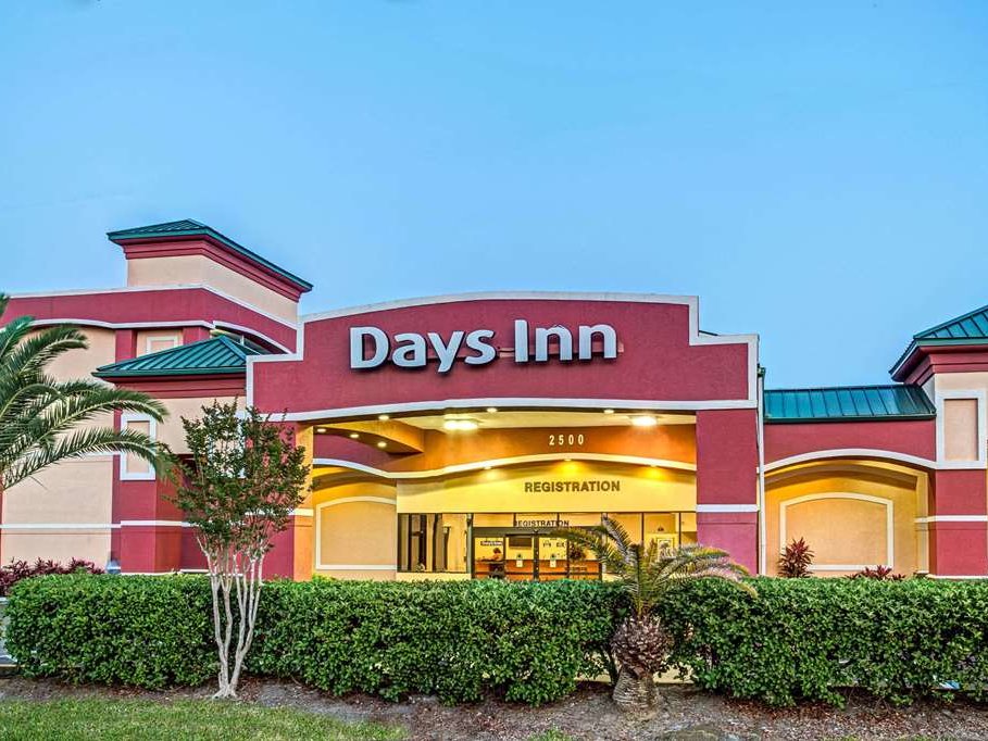 Days Inn by Wyndham Orlando Near Millenia Mall