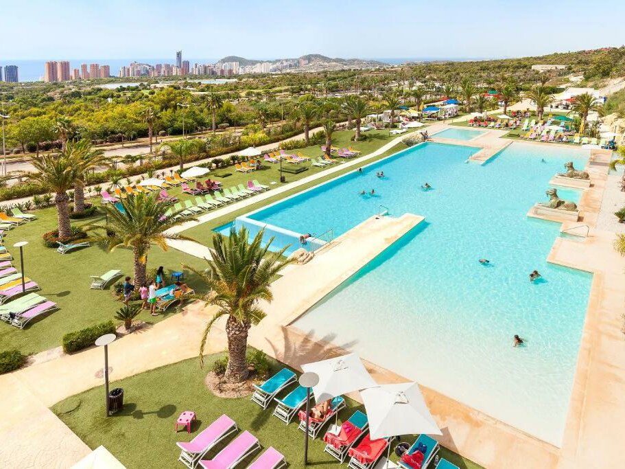 Grand Luxor Hotel
