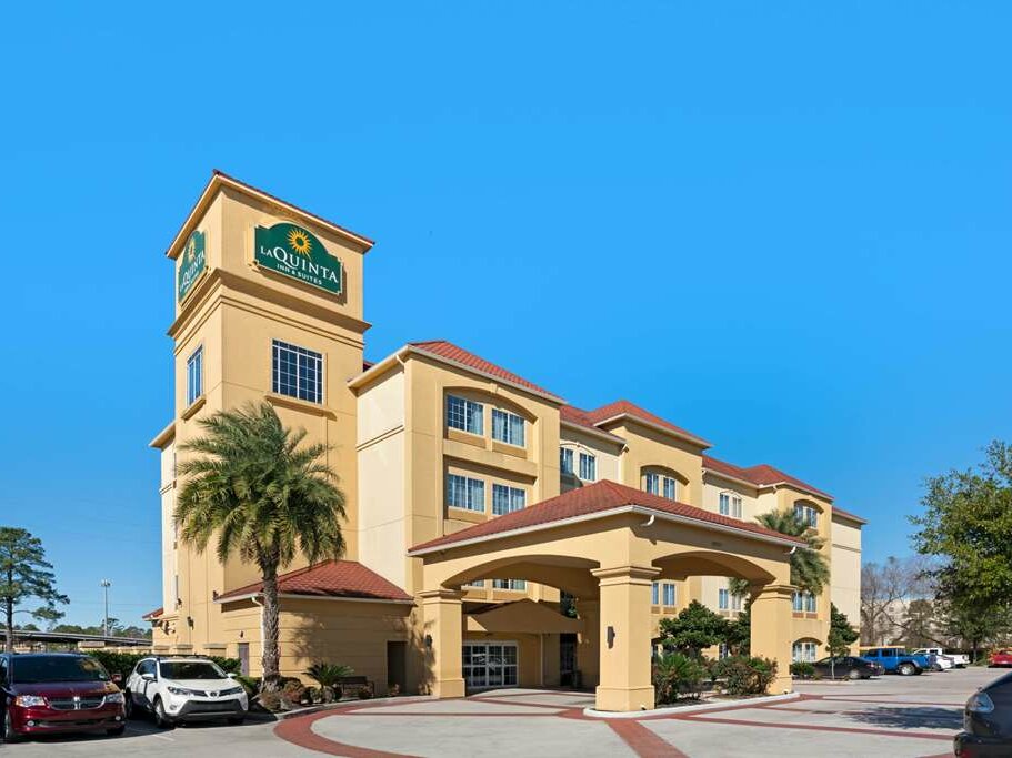 La Quinta Inn & Suites by Wyndham Houston Bush Intl Airpt E